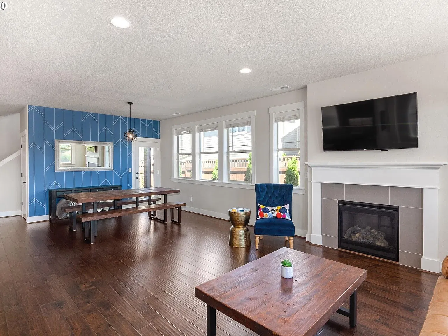 4 bed, 2002 sqft, $2,995 — Photo 2