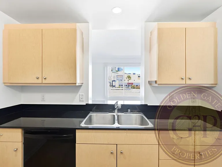 140 S Van Ness Ave #429 — Photo 9