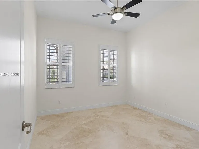 8610 Lakeside Bnd — Photo 32