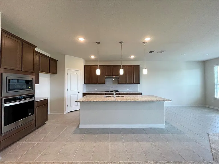 1805 Nelson St — Photo 7
