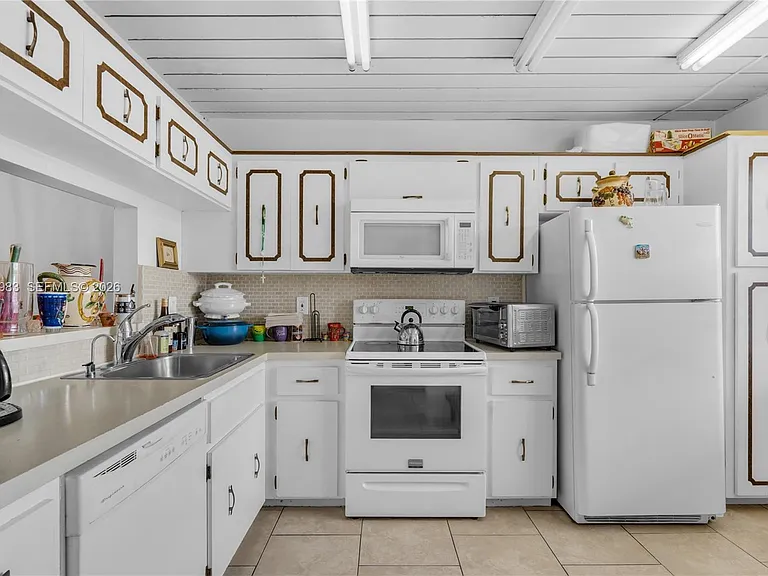 3551 Inverrary Dr #208 — Photo 3
