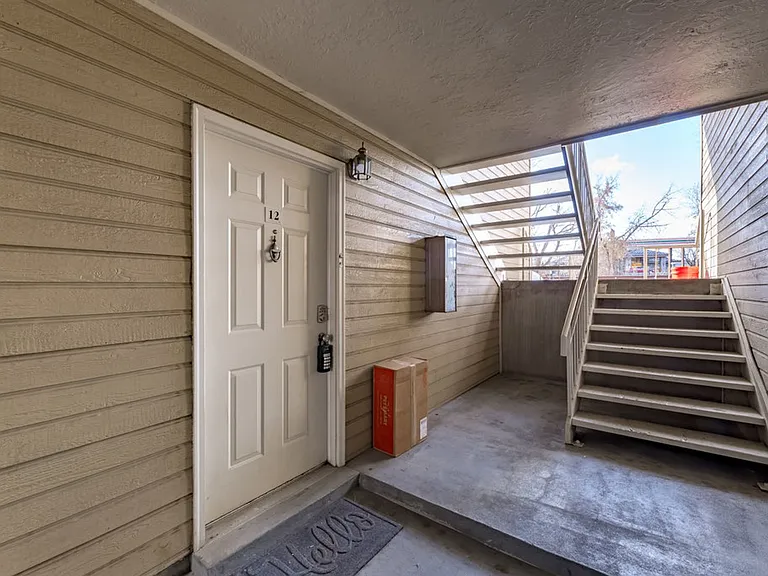 1196 E Waterside Cv #12 — Photo 2