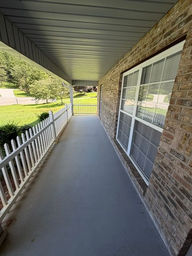 3 bed, 2.0 bath, 1752 sqft, $2,400 — Photo 3