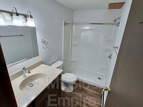 5th image of 404 E 4th St APT 2