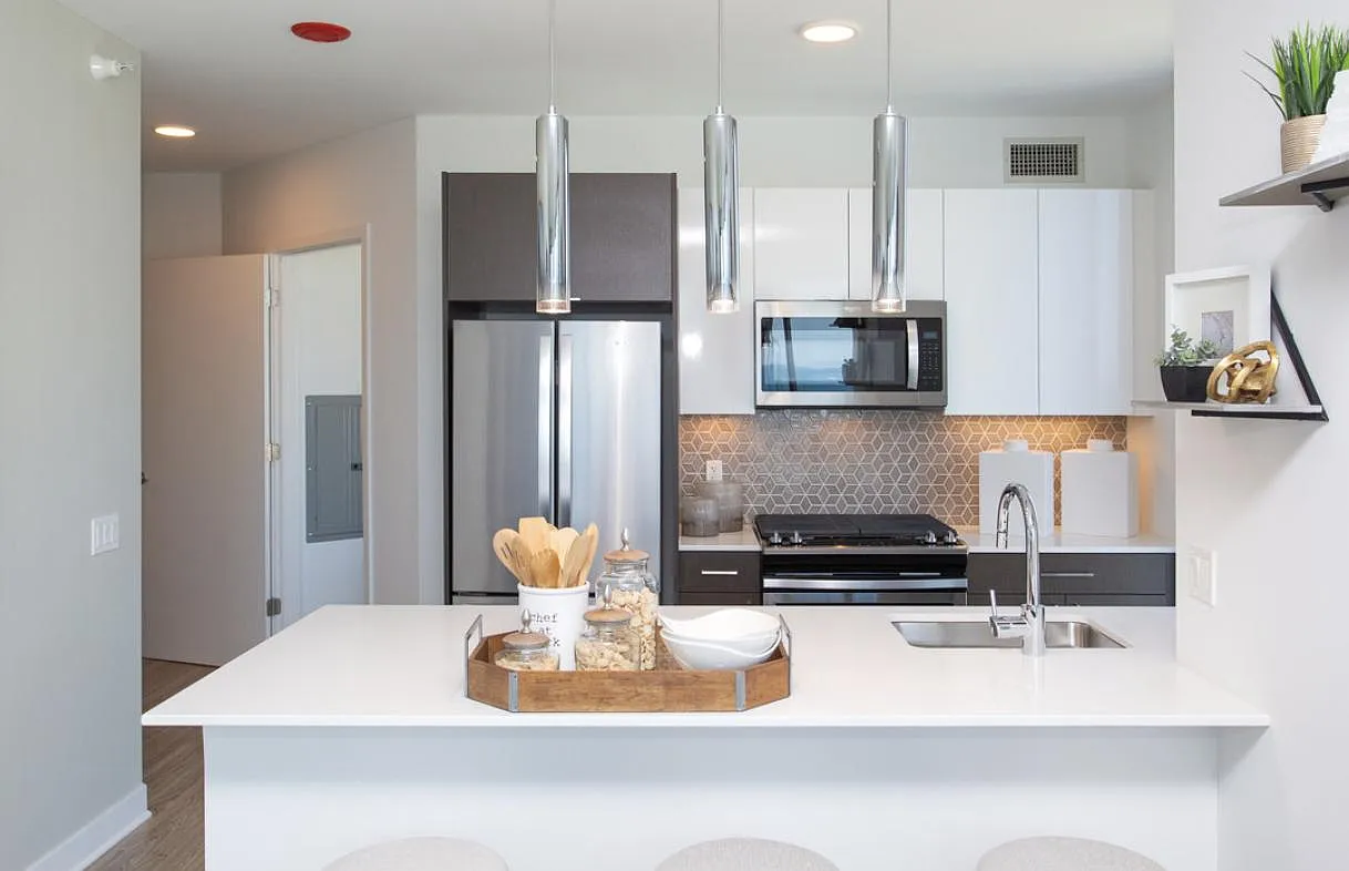 1 bed, 717 sqft, $3,110 — Photo 1