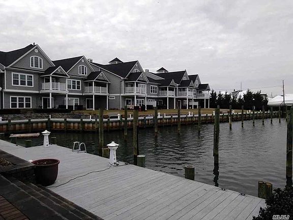 2nd image of 19 Nicole Ct