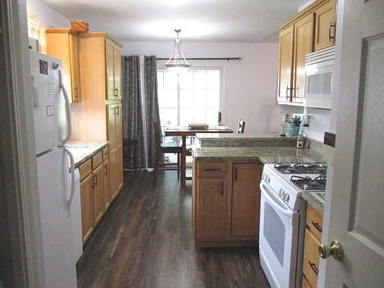 4th image of 16270 Merson Ct