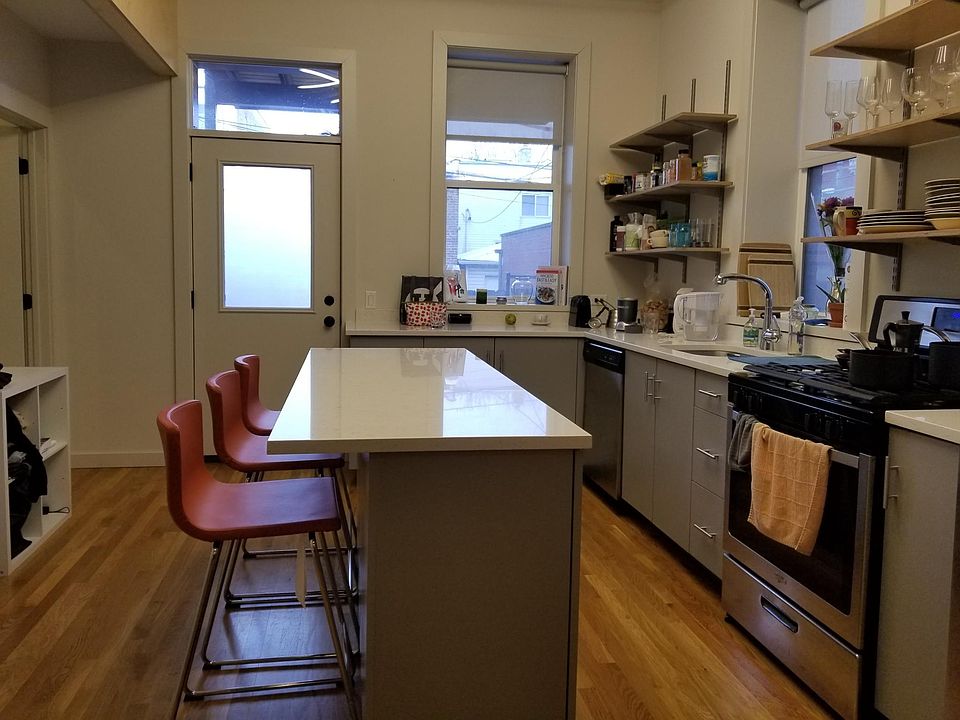 1st image of 1135 N Damen Ave #1