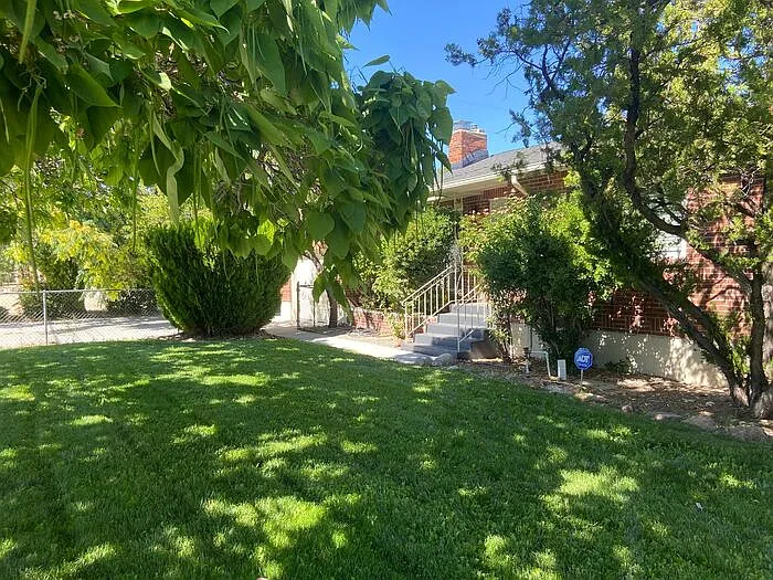 1100 Sutro St — Photo 2