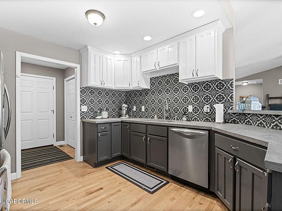 3rd image of 10390 Stoney Creek Ct