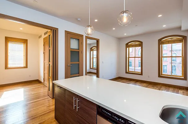 Rented by EXR | media 27