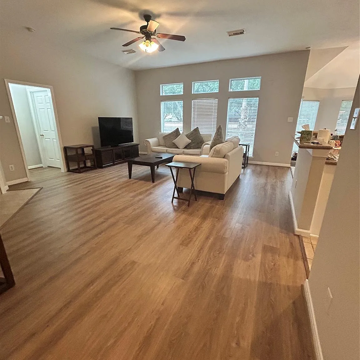 3 bed, 2.0 bath, 2578 sqft, $2,800 — Photo 3