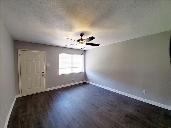 2nd image of 716 Bluebonnet Ln