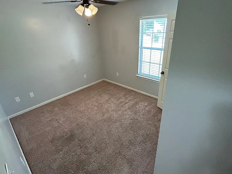 141 Oakwood Dr — Photo 9