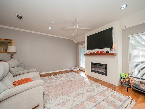 4th image of 2706 Timberwood Trl