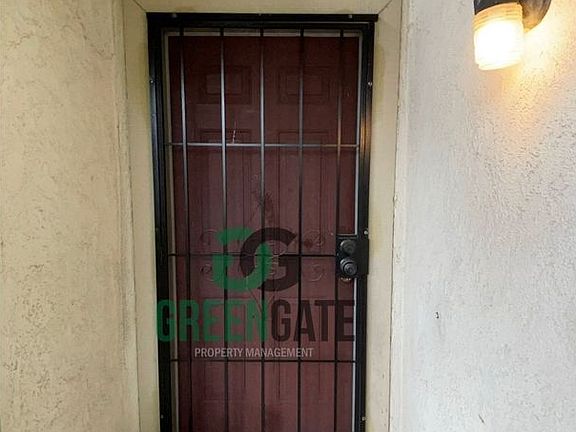 5th image of 3517 Woodglen Dr APT B