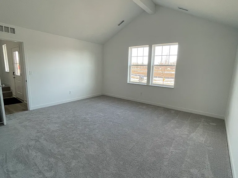 532 Lincoln Cir W — Photo 17