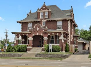 806 E Washington St, Bloomington, IL 61701