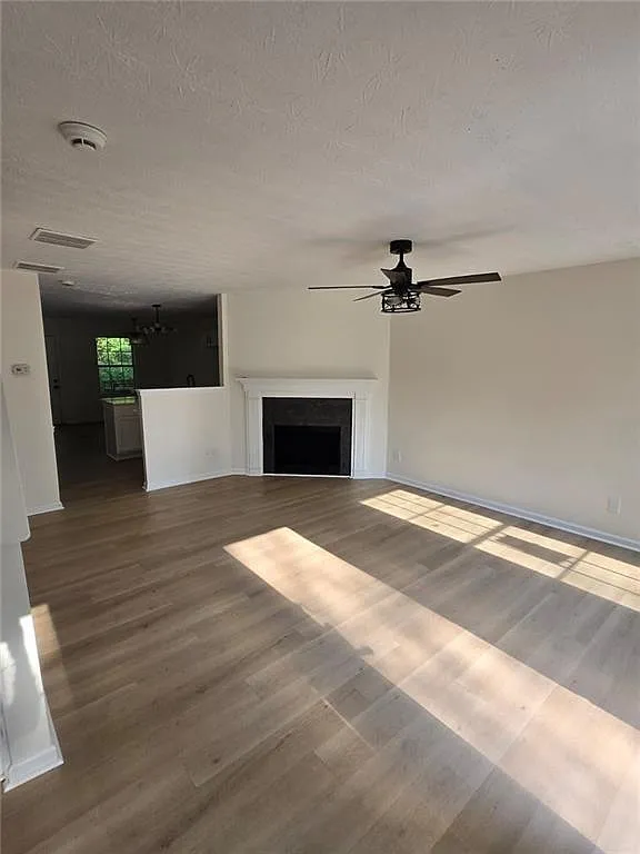 2 bed, 2.5 bath, 1528 sqft, $1,499 — Photo 3