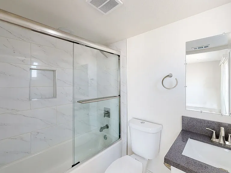 953 N Mariposa Ave #2 — Photo 18