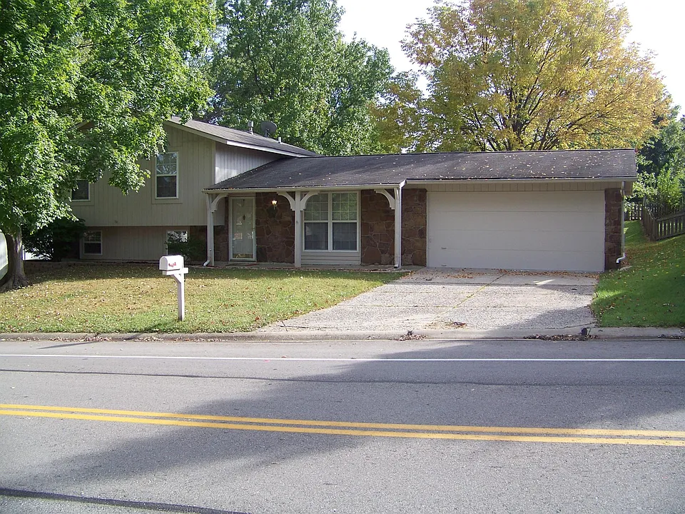 8 Country Creek Dr