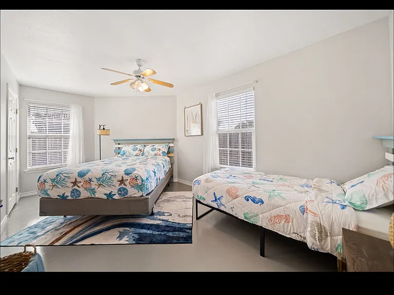 813 Oriole St — Photo 17