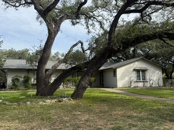 102 Yosemite Dr, Hollywood Park, TX 78232