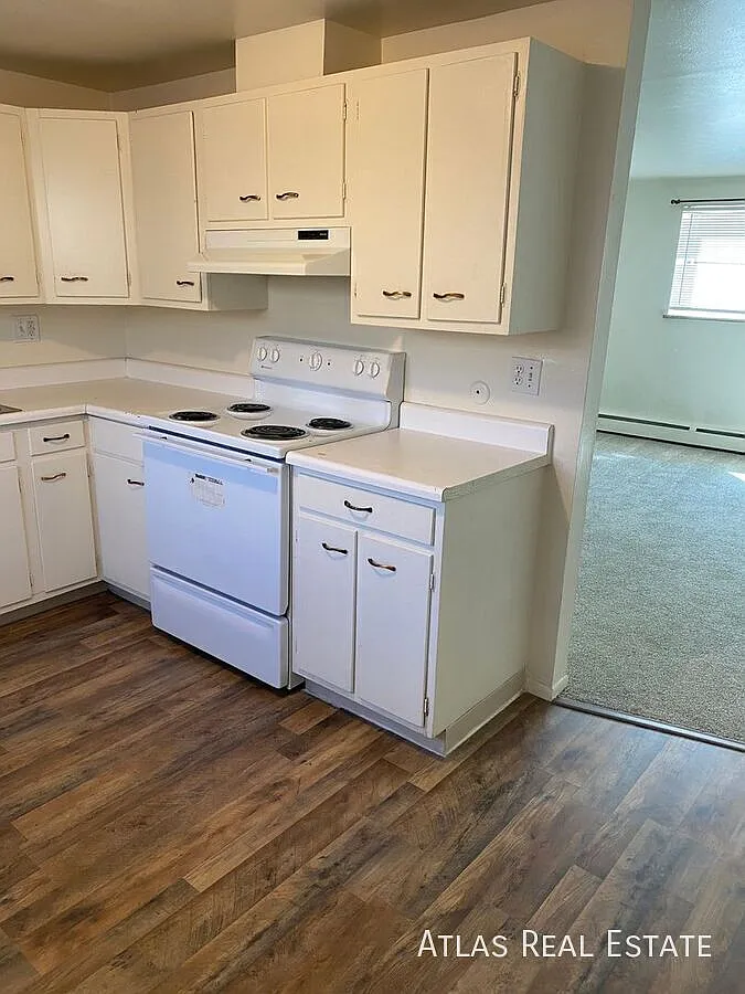 Spacious 2 Bedroom 1 Bath! Right Down The Street From Sprouts in Wheat Ridge, Applewood Center, t... — Photo 3