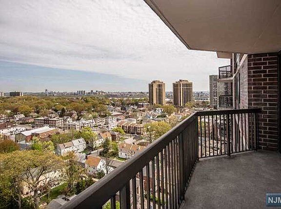 4th image of 770 Anderson Ave APT 15L