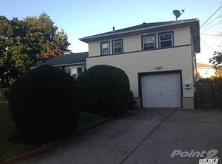 1 Reiter Ave, Hicksville, NY 11801