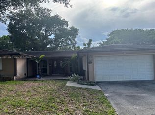 14520 Sabal Dr, Miami Lakes, FL 33014