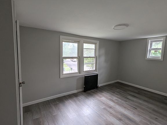 3rd image of 220 Linden Ave