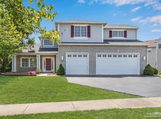2611 Fieldcrest Dr, Mundelein, IL