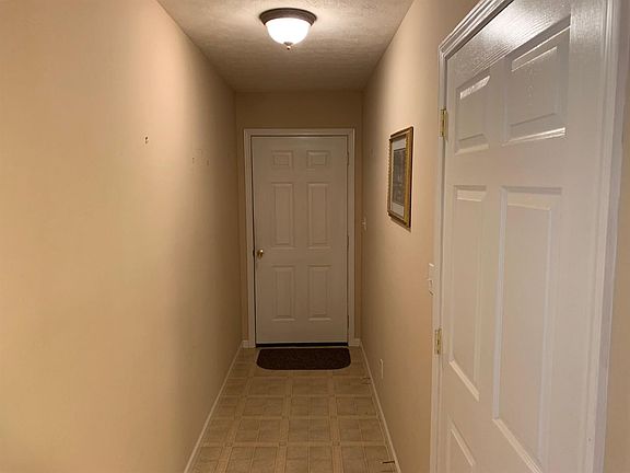 4th image of 33 Logans Woods Dr