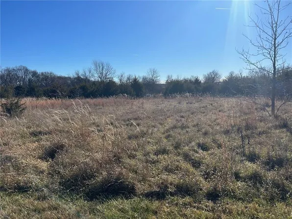 10 Illinois Dr, Linn Valley, KS 66040