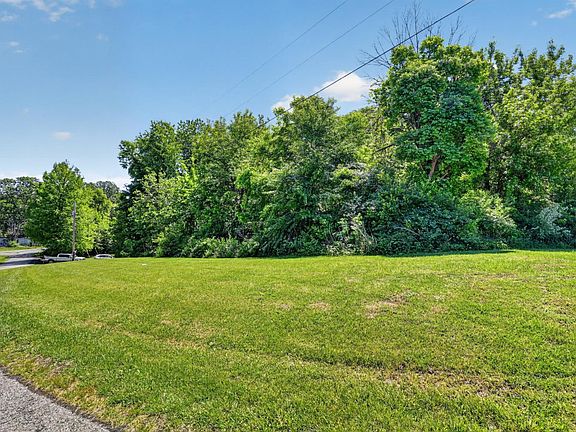 5th image of 2428 Vista Ln