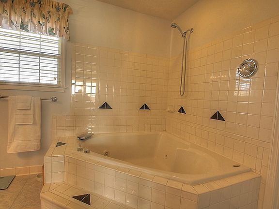 4th image of 113 Heritage Ln