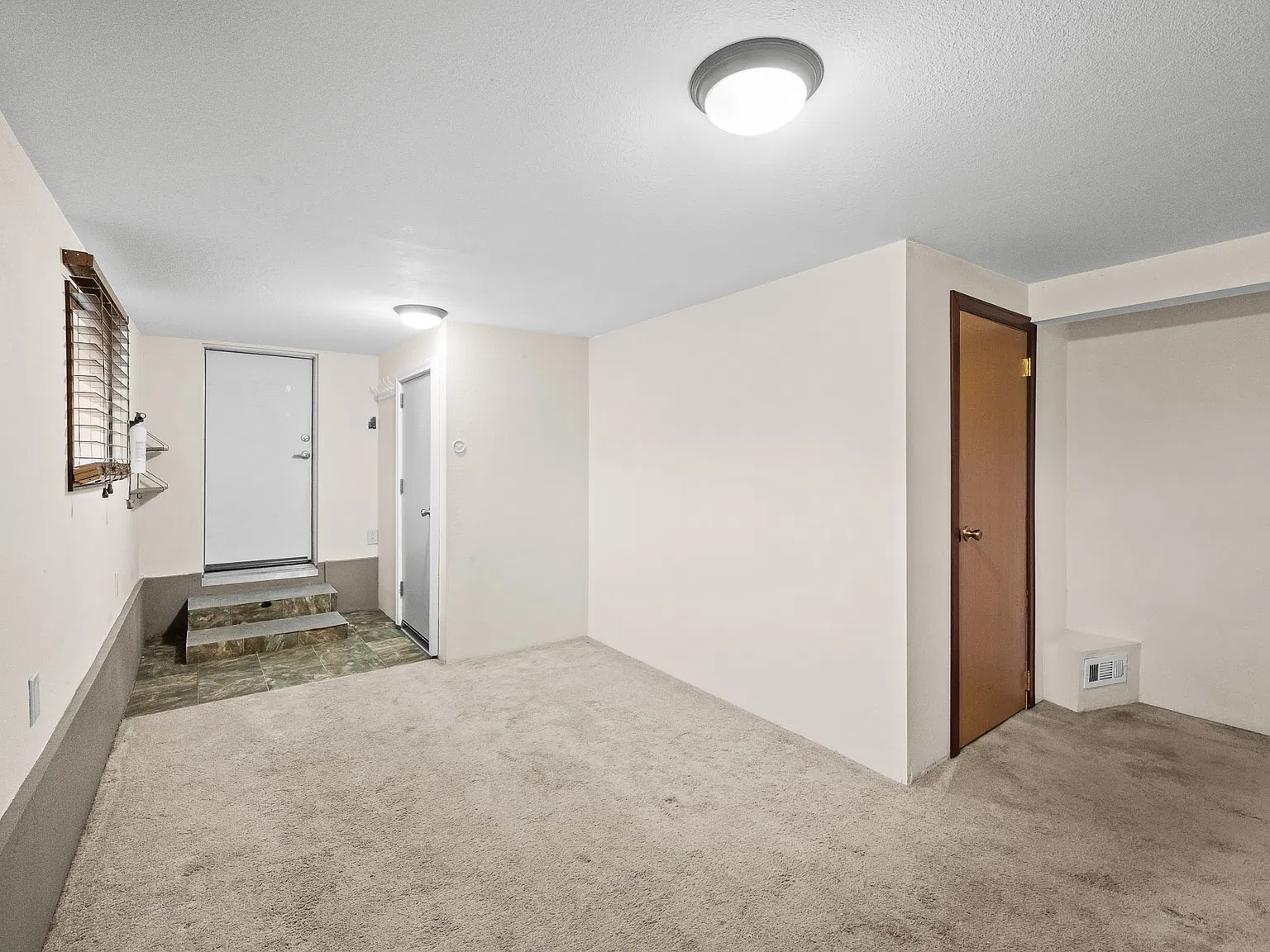 1633 Cottonwood St — Photo 4