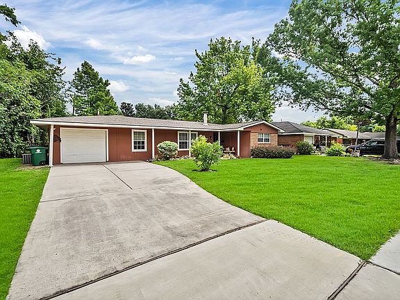 3rd image of 10950 Shadow Wood Dr