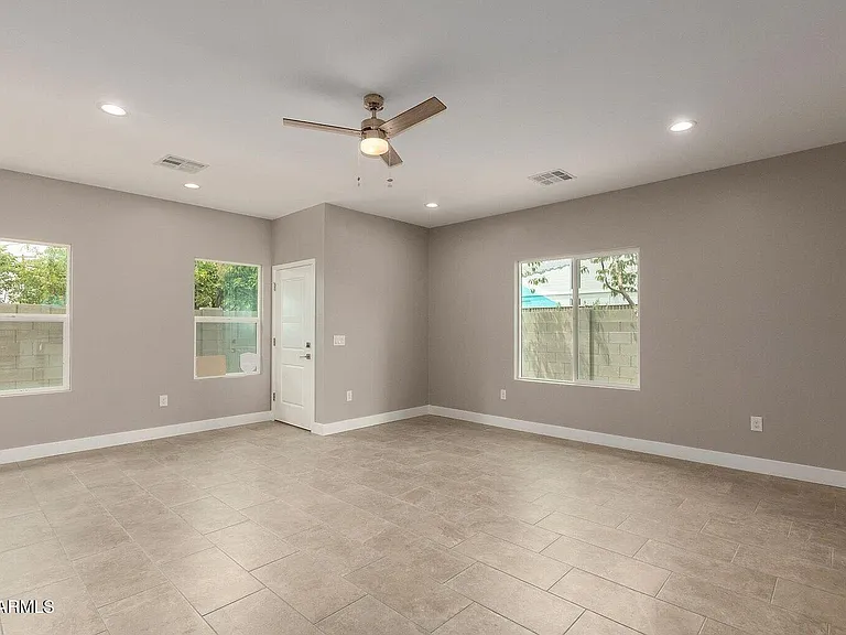 2336 E Harvard St #B — Photo 7