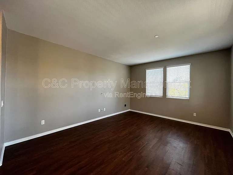 686 S Euclid St — Photo 16