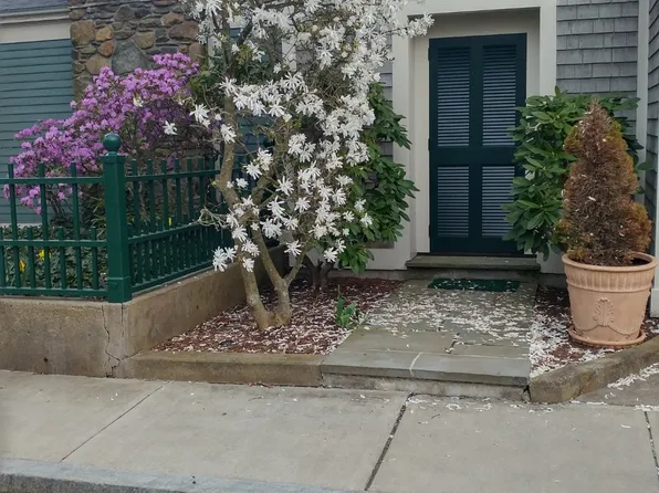 107 John St, Newport, RI 02840