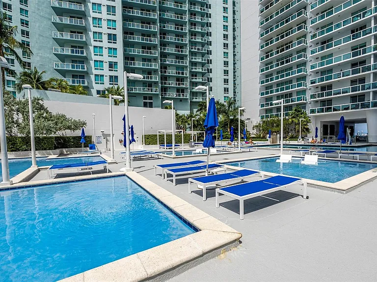 1800 N Bayshore Dr #2402 — Photo 13