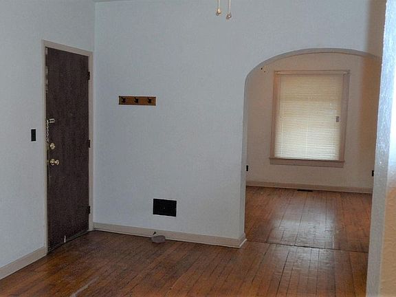 3rd image of 501 Broadway St APT 1