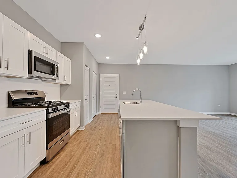 Lincoln Station Rowhomes — Photo 30