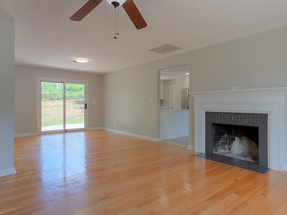 5th image of 604 Broce Dr