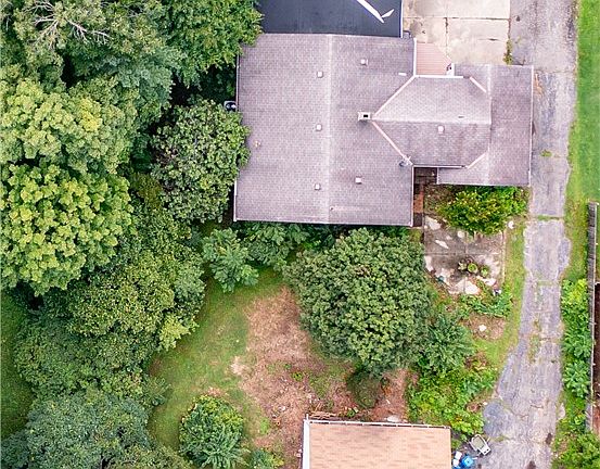 3rd image of 420 Grange Hall Rd