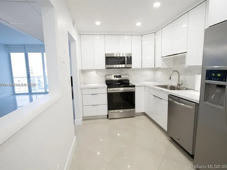 3801 S Ocean Dr #Penthouse 16S — Photo 11