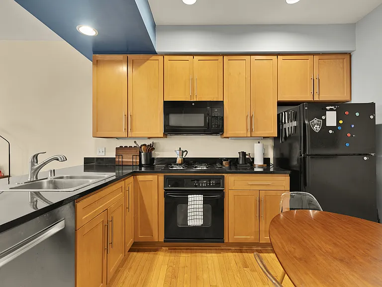 2363 Champlain St NW #3 — Photo 9
