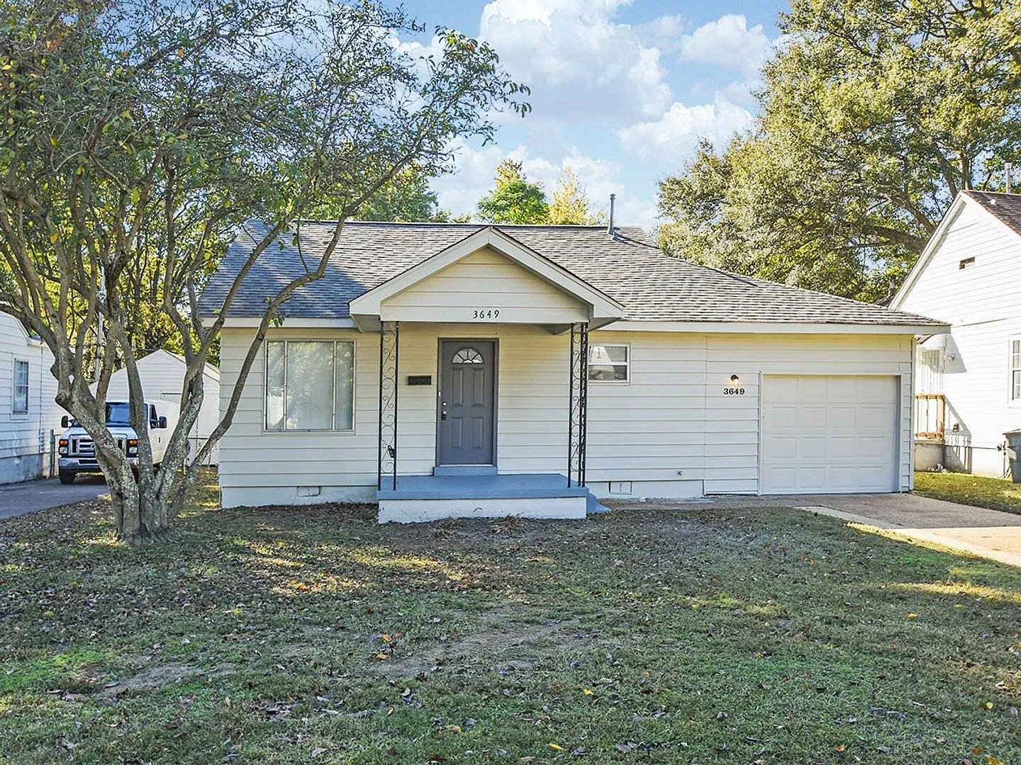 Updated 3 Bed, 1 Bath Near U Of M. — Photo 1